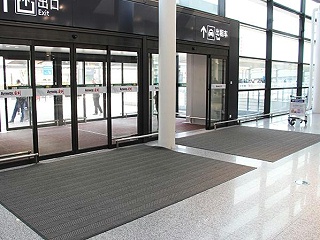 上海虹桥机场使用必拓变形缝和铝合金地垫